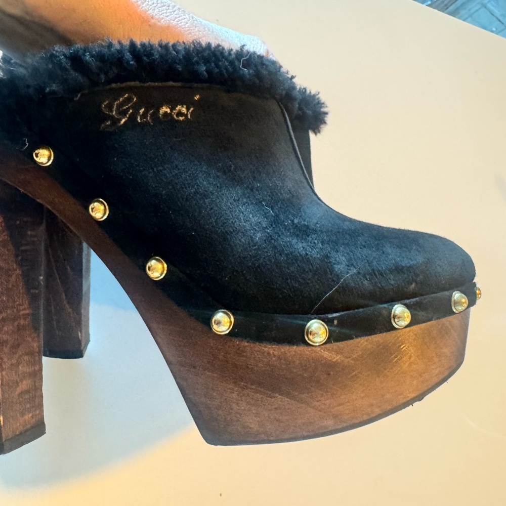 Gucci Black and Gold Fur-Lined Mules - Picture 4 of 6